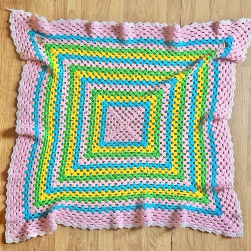Vintage Crochet Granny Square Afghan Blanket Throw Pastel Colored Quilt - Picture 11 of 13